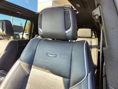 Used 2023 Cadillac Escalade ESV Sport w/ LPO, ONYX Package AWD/4WD image 11