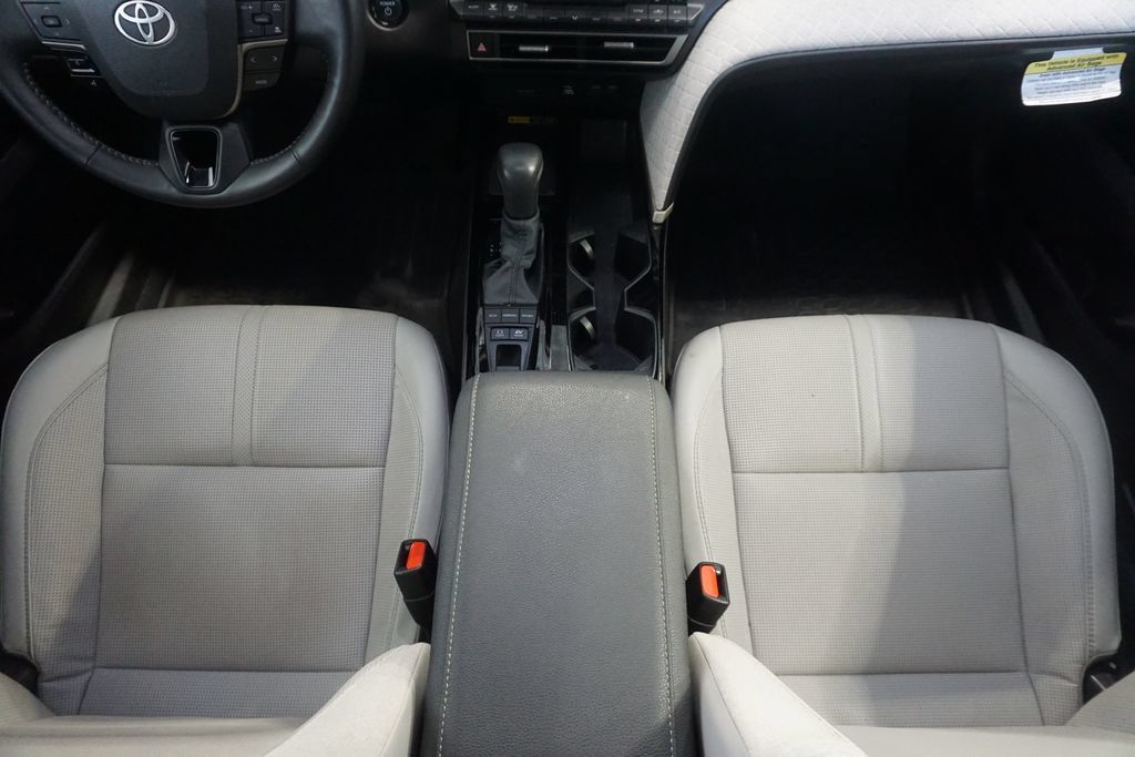 Used 2025 Toyota Camry XLE AWD/4WD image 27
