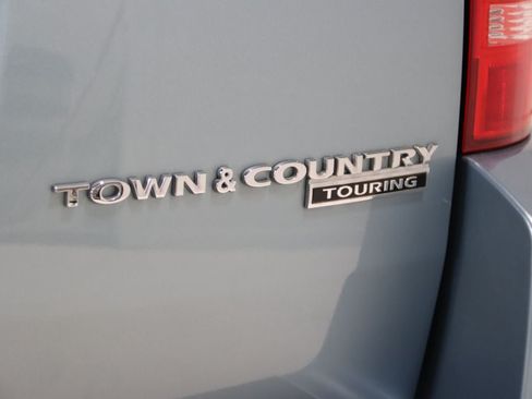 Used 2010 Chrysler Town & Country Touring Plus w/ Premium Group FWD image 13