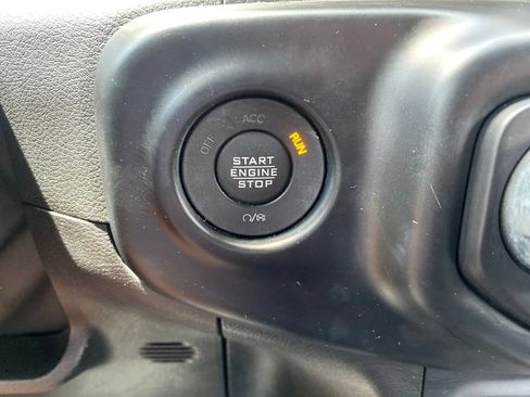 Used 2023 Jeep Gladiator Sport AWD/4WD image 32