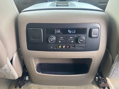 Used 2015 Chevrolet Suburban LTZ AWD/4WD image 32