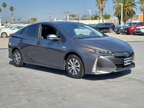 Used 2022 Toyota Prius Prime LE FWD image 4