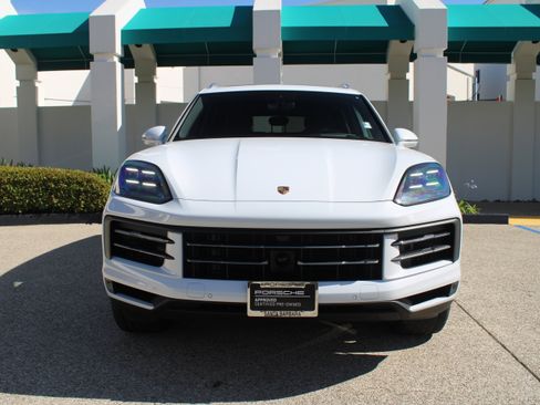 Certified 2025 Porsche Cayenne image 10