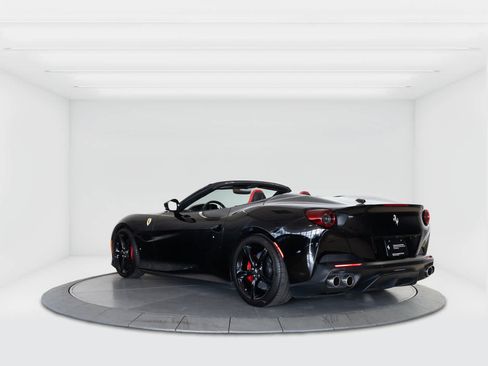 Used 2020 Ferrari Portofino RWD image 3