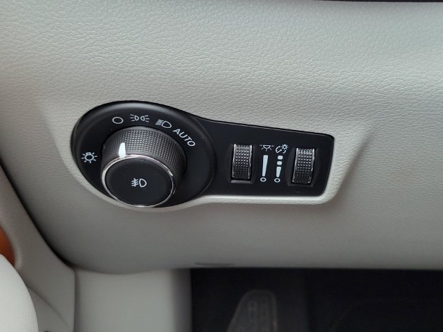 Used 2022 Jeep Compass Limited AWD/4WD image 12