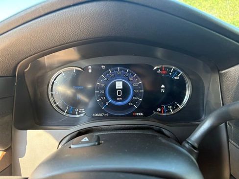 Used 2017 Cadillac Escalade Premium Luxury AWD/4WD image 21