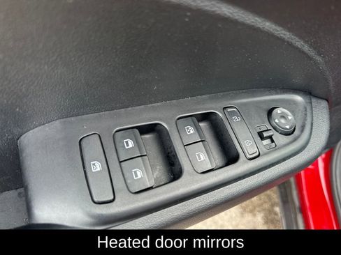 Used 2025 Hyundai Venue Limited FWD image 12