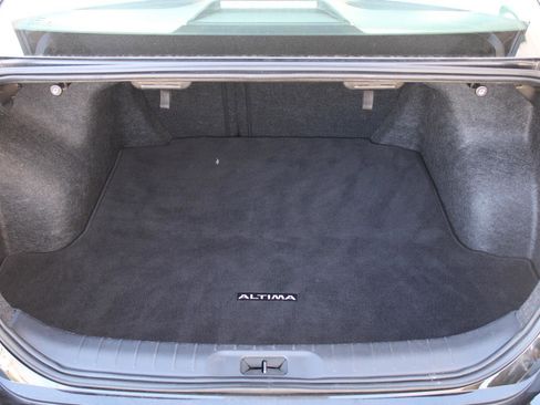 Used 2025 Nissan Altima 2.5 SV image 9