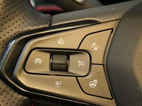 Certified 2025 Chevrolet Trax RS w/ Sunroof Package FWD image 16