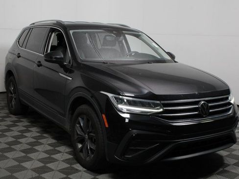 Used 2023 Volkswagen Tiguan SE image 1