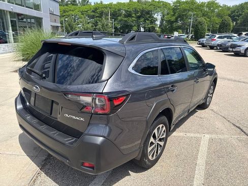 Used 2024 Subaru Outback Premium AWD/4WD image 2