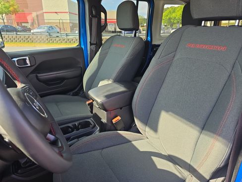 Used 2024 Jeep Wrangler Unlimited Rubicon w/ Convenience Group AWD/4WD image 14