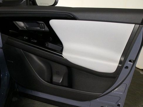 Used 2023 Subaru Solterra Limited image 36