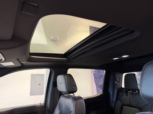 Used 2021 Chevrolet Silverado 1500 High Country w/ Technology Package image 11