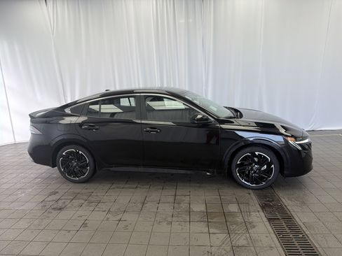 New 2026 Nissan Sentra SR w/ SR Premium Package FWD image 4