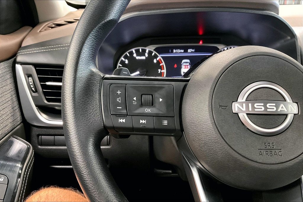 Used 2023 Nissan Rogue SV AWD/4WD image 12