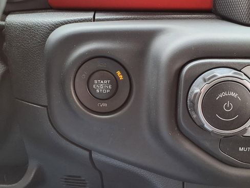 Used 2018 Jeep Wrangler Unlimited Rubicon w/ Dual Top Group AWD/4WD image 16