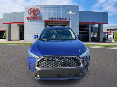Used 2023 Toyota Corolla Cross XLE w/ Convenience Package image 5