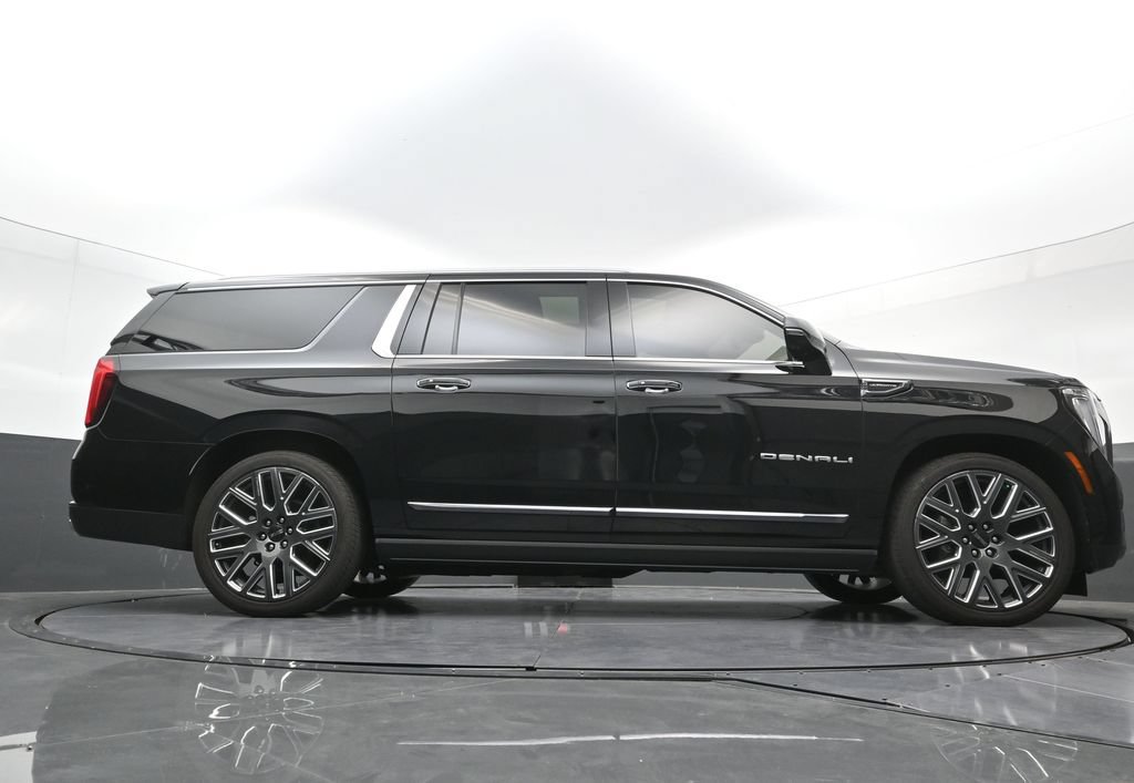 Used 2025 GMC Yukon XL Denali Ultimate w/ LPO, Floor Liner Package AWD/4WD image 30