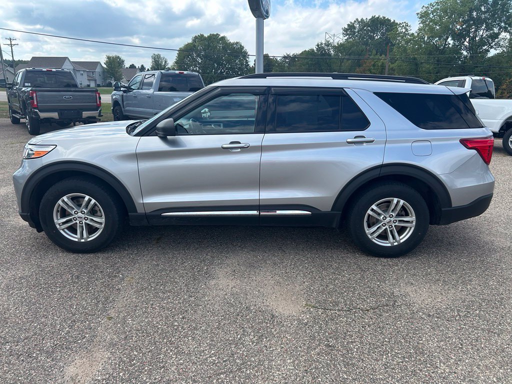 Used 2021 Ford Explorer XLT w/ Equipment Group 202A AWD/4WD image 4