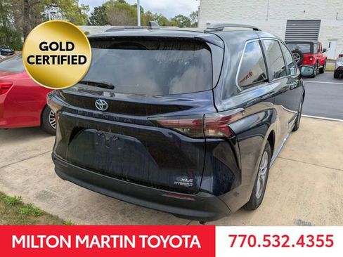 Used 2024 Toyota Sienna XLE image 5