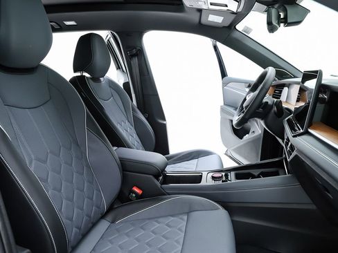 New 2026 Volkswagen Tiguan SEL R-Line AWD/4WD image 75