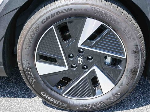 Used 2025 Hyundai Ioniq 5 SE image 12