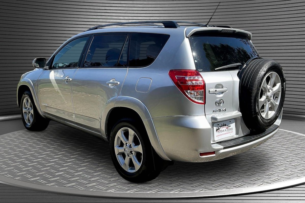 Used 2011 Toyota RAV4 Limited AWD/4WD image 4