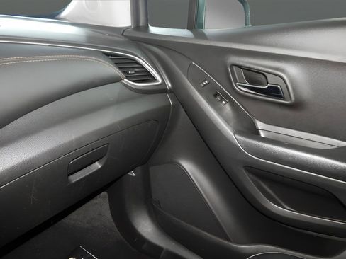 Used 2022 Chevrolet Trax LT w/ Sport Edition image 24