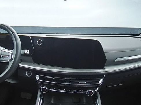 Used 2024 Chevrolet Traverse LT FWD image 18