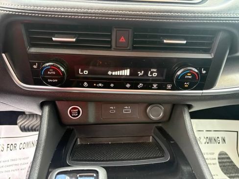 Used 2023 Nissan Rogue SV w/ SV Premium B Package FWD image 19