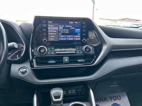 Used 2022 Toyota Highlander XLE image 18