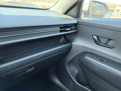 Used 2025 Hyundai Kona SEL image 24