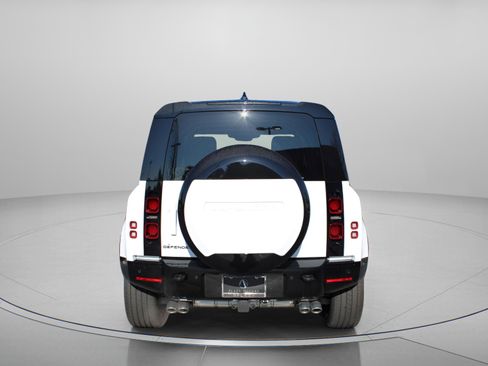 New 2025 Land Rover Defender 110 X-Dynamic SE image 7