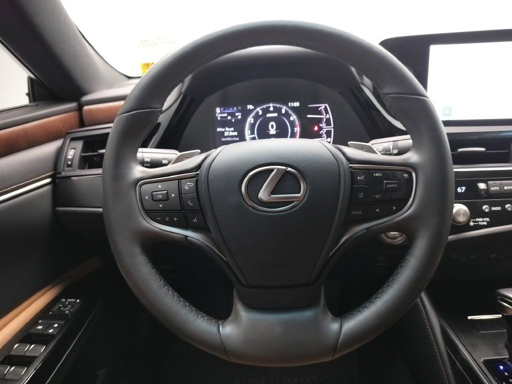 Used 2023 Lexus ES 350 w/ Premium Package FWD image 12