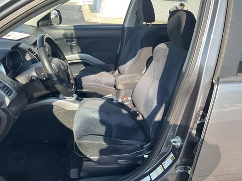 Used 2011 Mitsubishi Outlander ES image 9