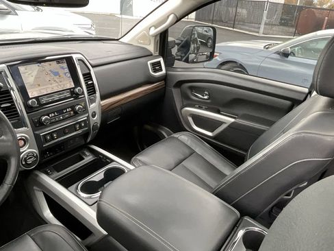 Used 2020 Nissan Titan SL w/ Moonroof Package image 30