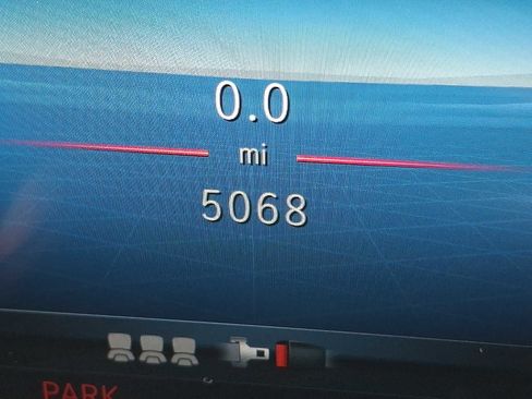 Used 2026 Mercedes-Benz GLB 250 4MATIC image 16