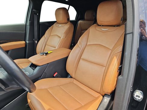 Used 2023 Cadillac XT4 Premium Luxury FWD image 12