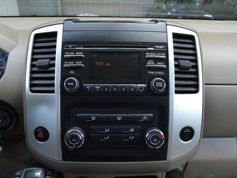 Used 2013 Nissan Frontier SV image 21