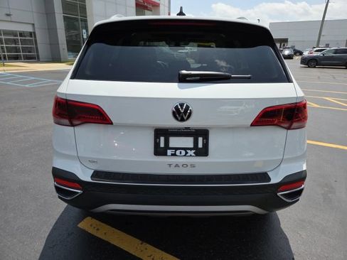 Certified 2024 Volkswagen Taos SE FWD image 6