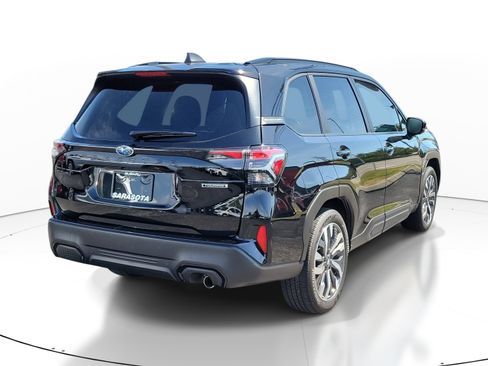 Used 2025 Subaru Forester Touring AWD/4WD image 6