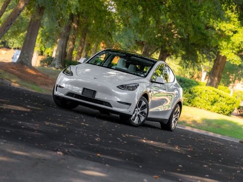 Used 2020 Tesla Model Y Long Range AWD/4WD image 25