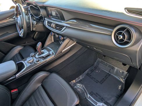 Used 2023 Alfa Romeo Stelvio Estrema image 19