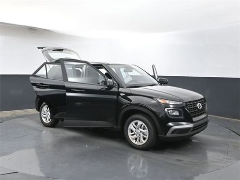 Used 2025 Hyundai Venue SE image 39