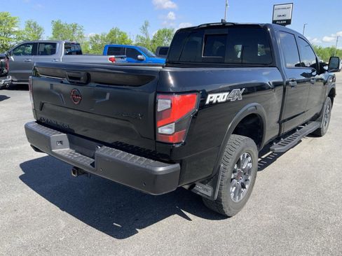 Used 2023 Nissan Titan PRO-4X AWD/4WD image 11