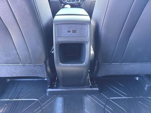 Used 2024 Chevrolet Trax LT w/ LT Convenience Package FWD image 20