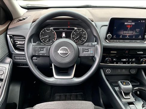 Used 2023 Nissan Rogue SV image 5