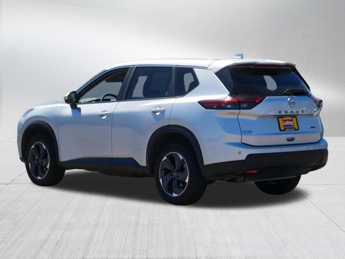Used 2025 Nissan Rogue SV AWD/4WD image 5