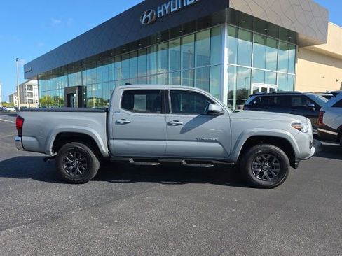 Used 2020 Toyota Tacoma SR5 RWD image 19